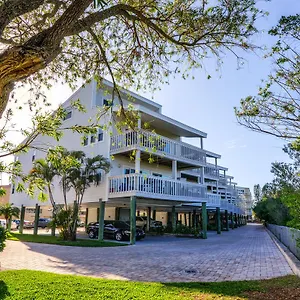 intercoastal-beach-suite.hotelstampa.org/